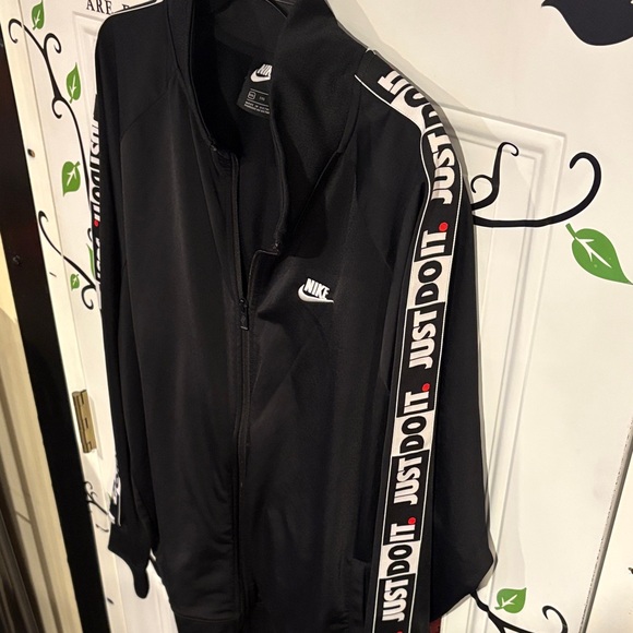 Nike Black & White Zip Up - Picture 4 of 6
